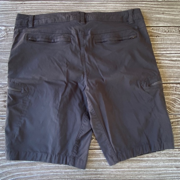 Men's Black Flat Front Cargo Athletic Shorts - Picture 3 of 6